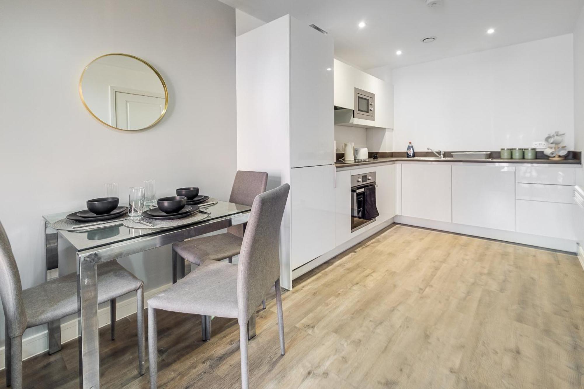 City Centre Emerald Escape - Sleeps-6, 2Beds & 2Baths , Netflix , Free Internet Birmingham Esterno foto