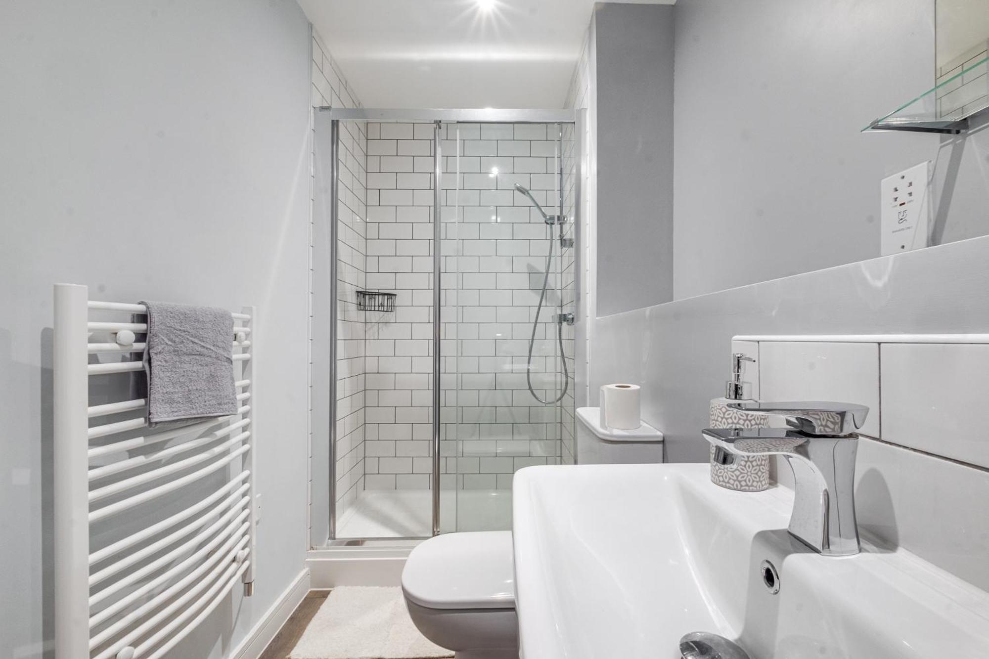 City Centre Emerald Escape - Sleeps-6, 2Beds & 2Baths , Netflix , Free Internet Birmingham Esterno foto