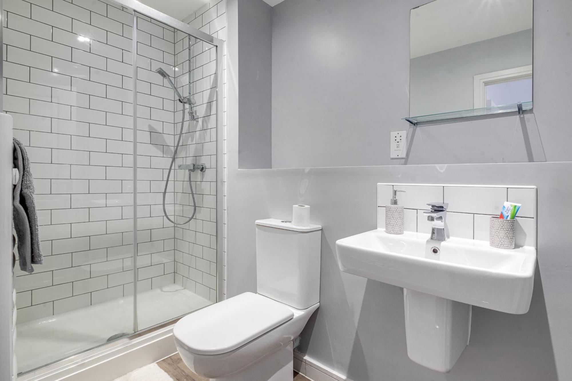 City Centre Emerald Escape - Sleeps-6, 2Beds & 2Baths , Netflix , Free Internet Birmingham Esterno foto
