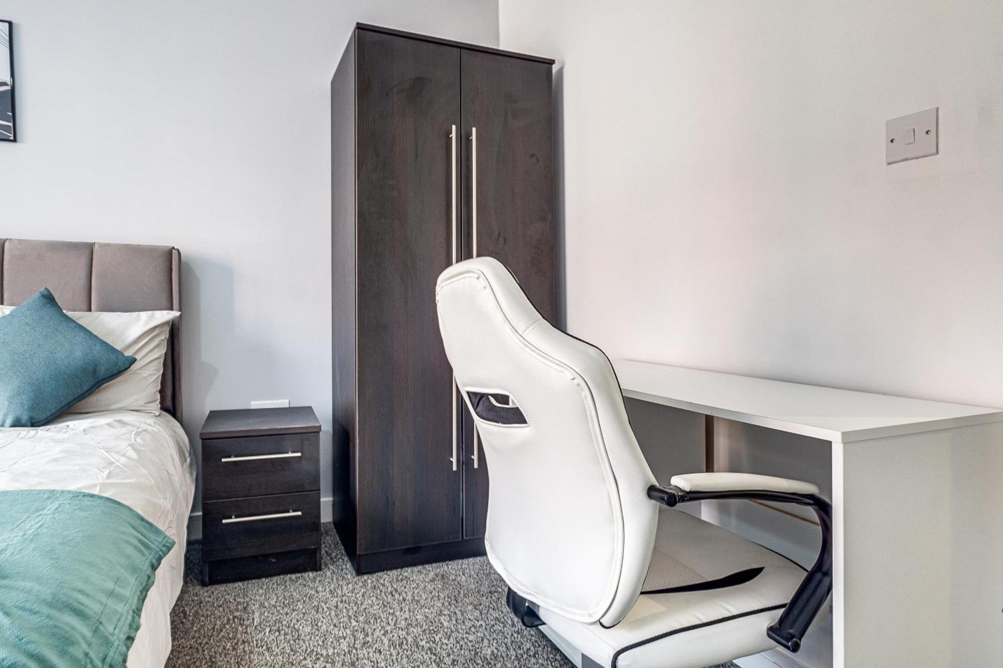 City Centre Emerald Escape - Sleeps-6, 2Beds & 2Baths , Netflix , Free Internet Birmingham Esterno foto