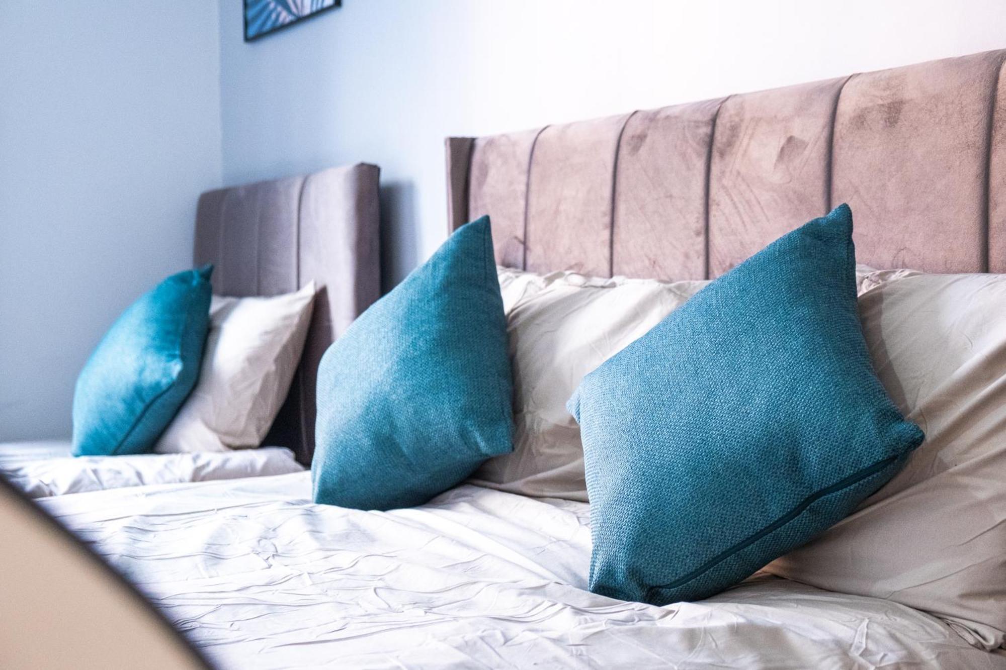City Centre Emerald Escape - Sleeps-6, 2Beds & 2Baths , Netflix , Free Internet Birmingham Esterno foto