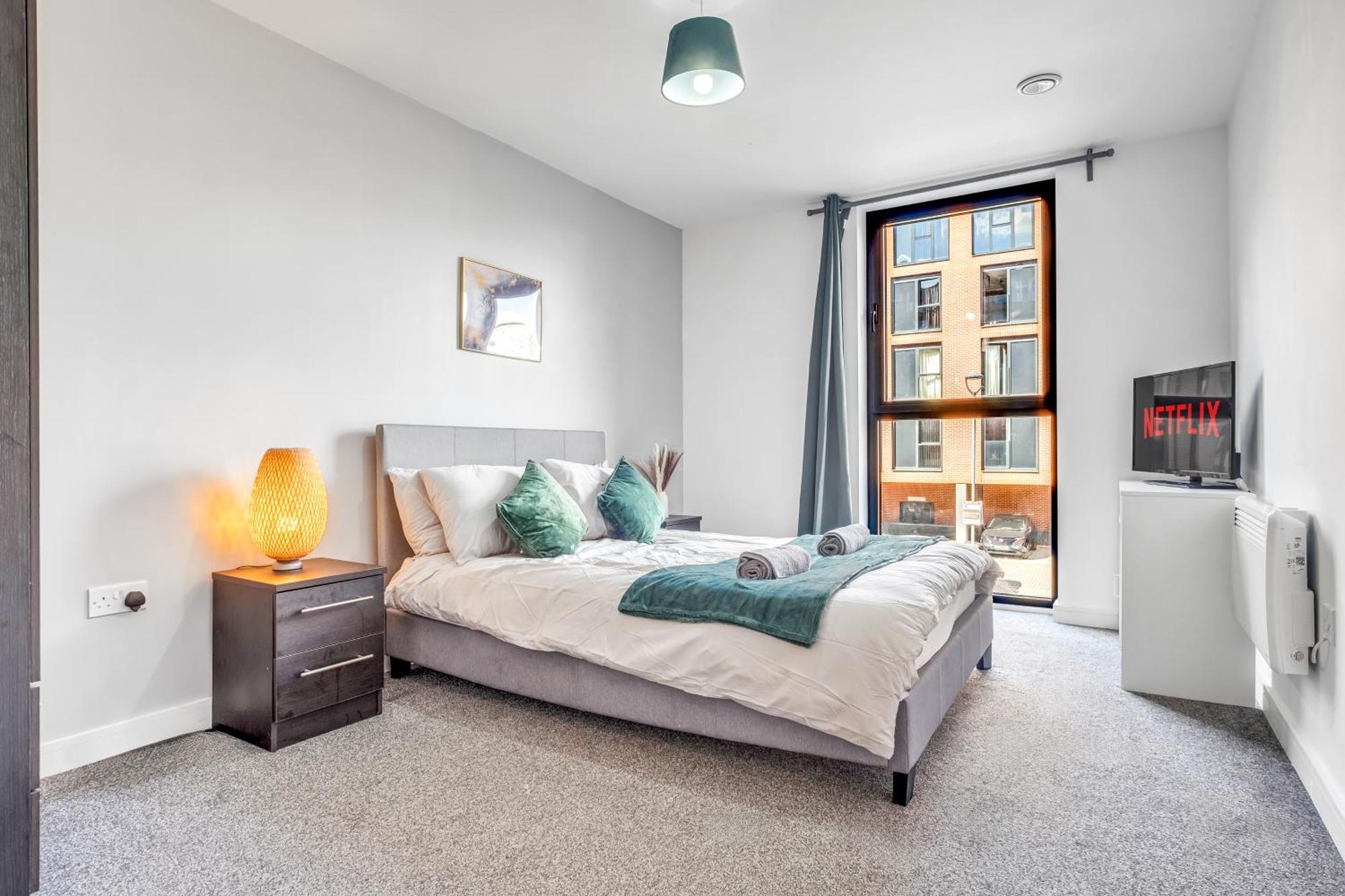 City Centre Emerald Escape - Sleeps-6, 2Beds & 2Baths , Netflix , Free Internet Birmingham Esterno foto