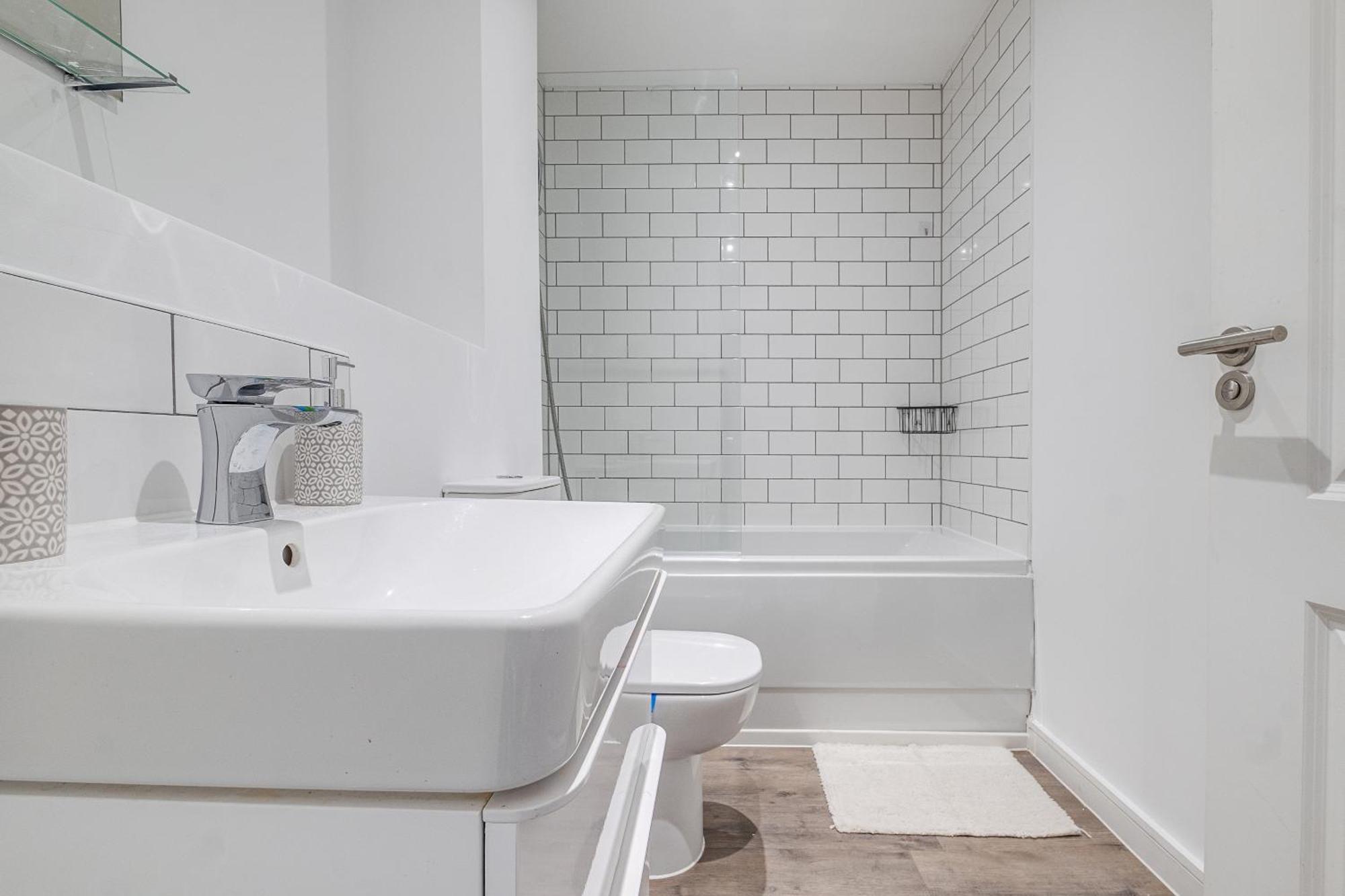City Centre Emerald Escape - Sleeps-6, 2Beds & 2Baths , Netflix , Free Internet Birmingham Esterno foto