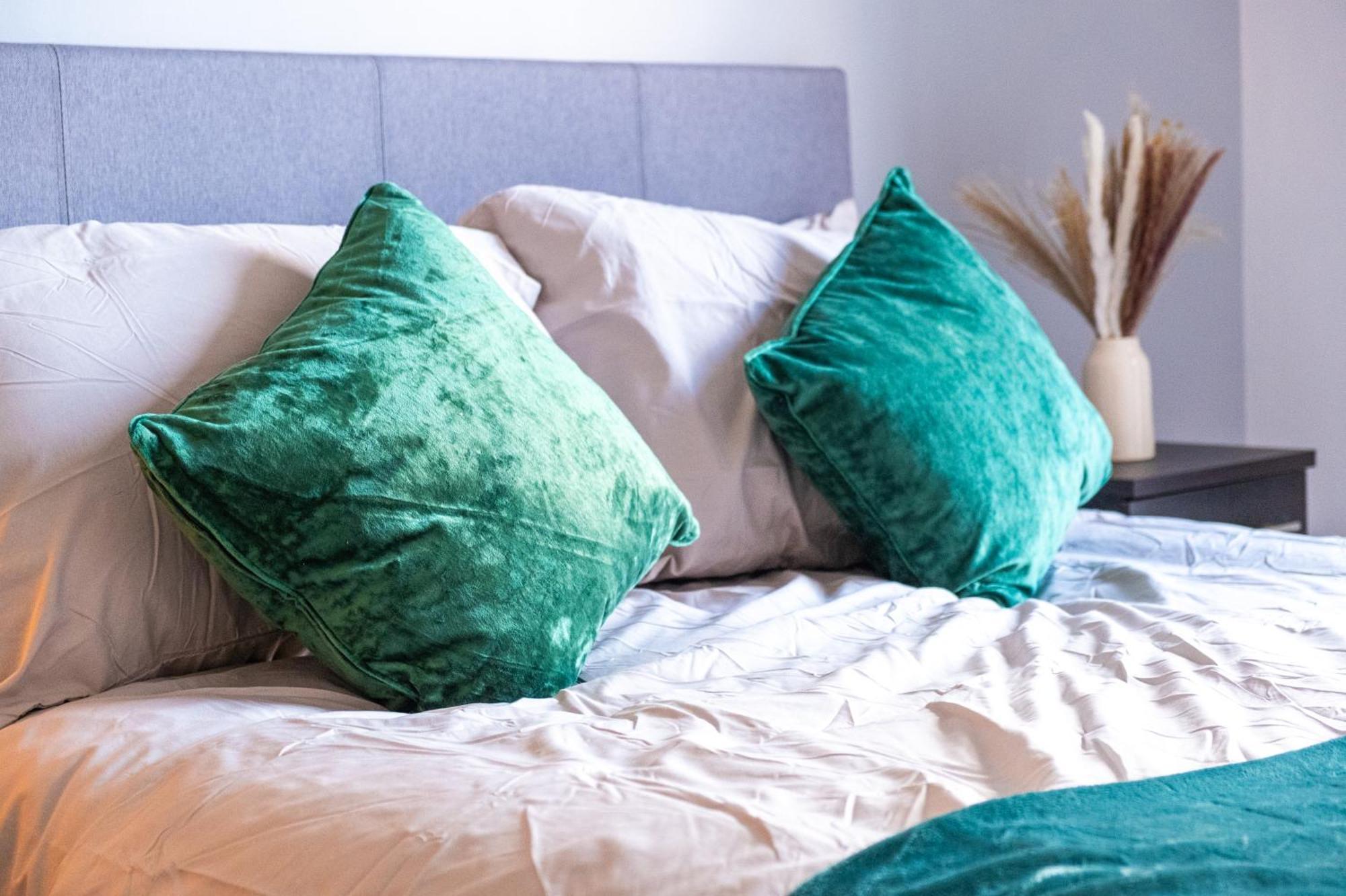 City Centre Emerald Escape - Sleeps-6, 2Beds & 2Baths , Netflix , Free Internet Birmingham Esterno foto