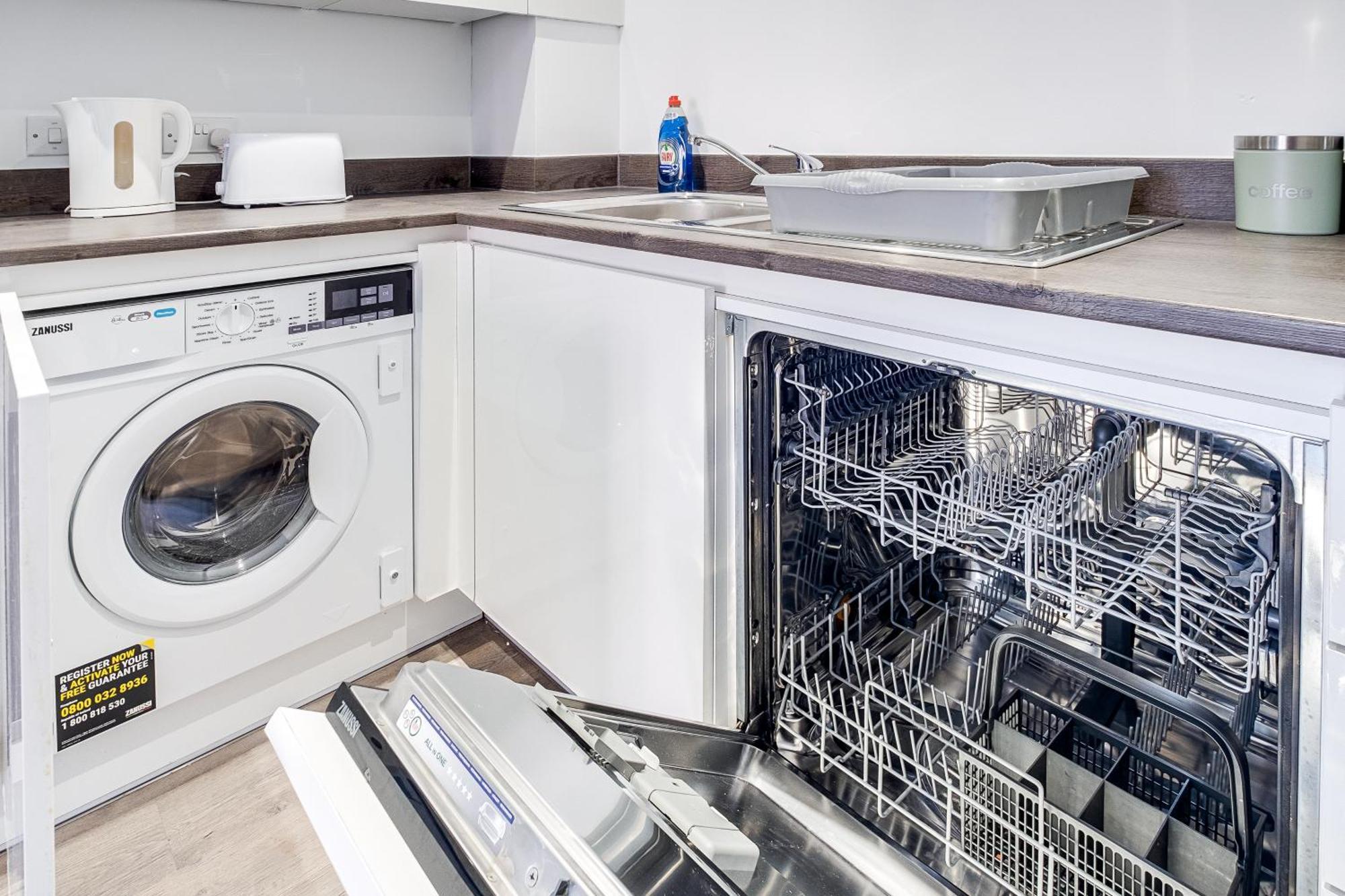 City Centre Emerald Escape - Sleeps-6, 2Beds & 2Baths , Netflix , Free Internet Birmingham Esterno foto